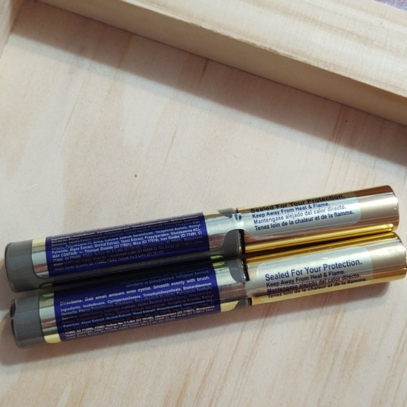 Smoked Topaz Creme to Powder Eyeshadow - Picture 2 of 5